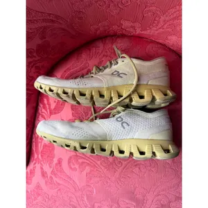 On Cloud Running Women’s Sneakers in Light Yellow thumbnail 3