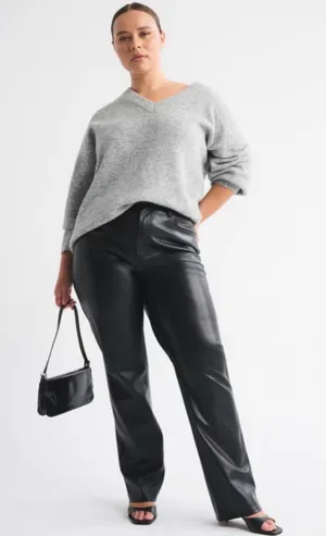NWT Abercrombie & Fitch Curve Love High Rise 90s Straight Vegan Leather18 short thumbnail 1