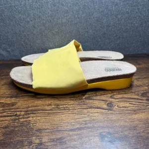 Munro American Casita Yellow Slide Sandals Low‎ Wedge Approximately Size 10 thumbnail 3