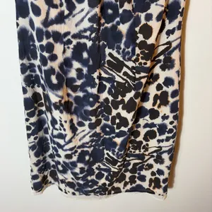 Ann Taylor 97%‎ Silk Abstract Print Sheath Dress Size 8 thumbnail 3