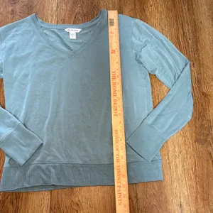Athleta Sunrise V-Neck Sweatshirt Dusty Blue Thumbholes Pullover Women S Relaxed thumbnail 4
