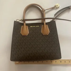 MICHAEL Michael Kors NWOT Mercer Shopper Crossbody Bag with removable strap. thumbnail 10