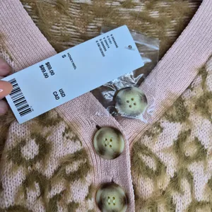 NWT Urban Outfitters Kimchi Blue Meo Fuzzy Leopard Cropped Cardigan S Pink Honey thumbnail 4