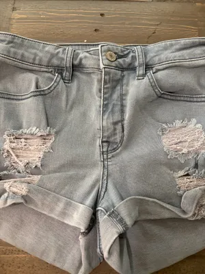 PacSun Bullhead Women’s Distressed Denim Shorts Size 26 Light Wash Cuffed thumbnail 2