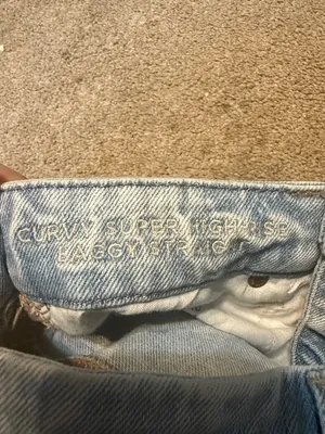 American Eagle Light Wash Curvy Super High Rise Baggy Straight Jeans Size‎ 4 thumbnail 5