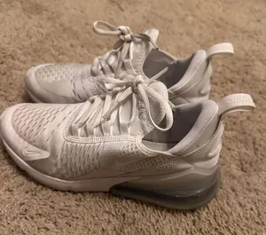 Nike Air Max 270 Shoes thumbnail 1