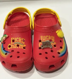 Crocs Lucky Charms Unisex Clog Red/Yellow Rainbow Logo Round Toe W9 M7 thumbnail 1