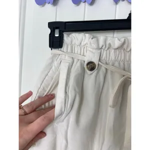 EUC American Eagle women's cream elastic stretch waist‎ belted casual shorts M thumbnail 4