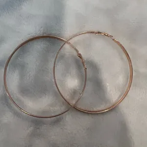 Elegant Gold Hoop Earrings thumbnail 1
