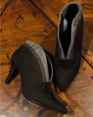 Impo Brown Suede Heels thumbnail 1