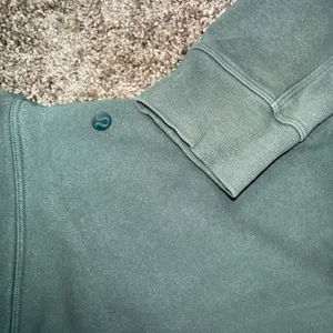 Lululemon Just Pleat It Crewneck Women Size 10‎ Green Good Raglan Sweatshirt thumbnail 9