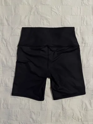 Alo Yoga 7" High-Waist Biker Short - Small thumbnail 2