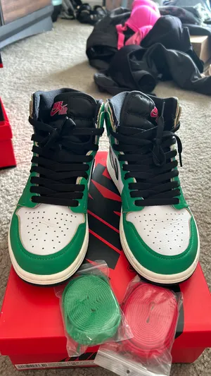 Air Jordan 1 thumbnail 3