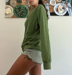 green crewneck sweater Size M thumbnail 2