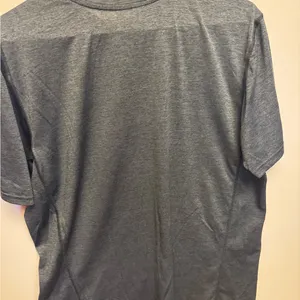 Old Navy Women’s‎ Gray T-Shirt thumbnail 5