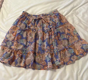 cute flowy floral skirt thumbnail 1