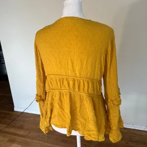 Easel Los Angeles Mustard Yellow Swiss Dot Tie Front Ruffle Peplum Blouse L thumbnail 5