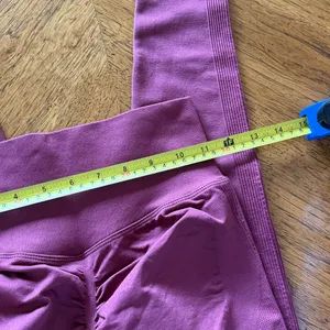 Scrunch Butt Maroon Seamless Leggings thumbnail 2