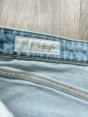 Zara High Rise Straight Leg Raw Hem Distressed Jeans Light Wash Size 14 thumbnail 4