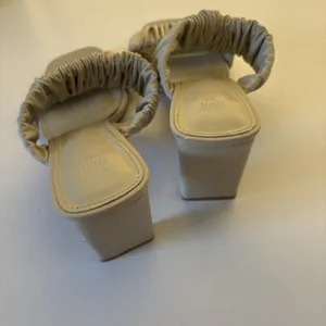H&M Ruched Cream Block Heel Mules Women’s US 7.5 EU 38 Square Toe Slip On thumbnail 6