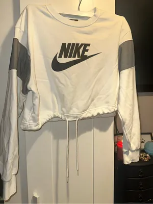 NIKE Colorblocked Logo Cropped Crewneck $60MSRP thumbnail 3