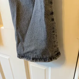 Abercrombie Grey 90s Straight Ultra High Rise Jeans Size 31 or 12 Short thumbnail 8