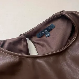 Brown cropped business top thumbnail 2