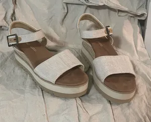 Toms Beige Platform Sandals with ankle straps size 8.5 fall spring brunch office thumbnail 1