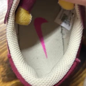 Nike‎ Burgundy And Pink Sneakers Size 5 thumbnail 7