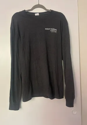 Black long sleeve tee Size L thumbnail 1