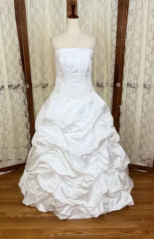 Beautiful Vintage Y2K David’s Bridal Corset Wedding Ball Gown thumbnail 1