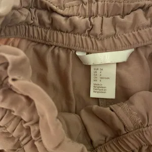 H&M blush shorts- S thumbnail 2