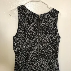 Kenar Womens Size 10 Sleeveless A-Line Shift Dress Black Gray Electrical Pattern thumbnail 5