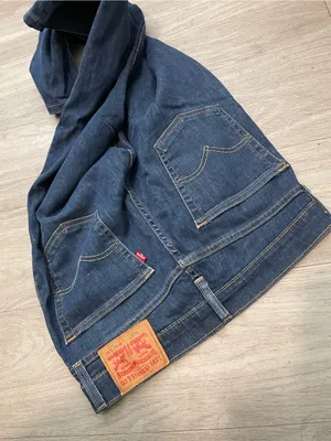 Levi's Women's Straight Leg Jeans in Dark Indigo thumbnail 2