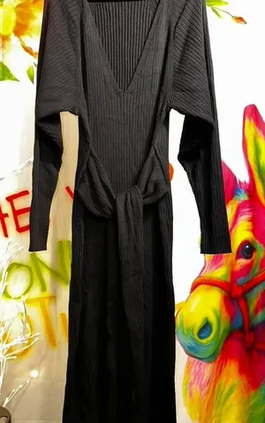 G86. Good American black maxi dress with tie waist and long sleeves. thumbnail 1
