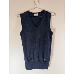 Nike Sweater Vest Womens XS Gray Merino Wool Blend Golf Tour Performance‎ V-Neck thumbnail 2