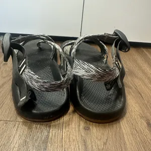 Chaco Z/2 Classic Sandals Women 8 Black White Strappy Toe Loop Adjustable Hiking thumbnail 3