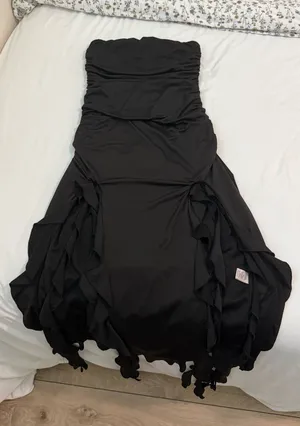 Women’s black strapless dress Size M thumbnail 1