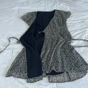 Abercrombie & Fitch Floral Faux Wrap Mini Dress Flutter‎ Sleeve V-Neck Lined thumbnail 8