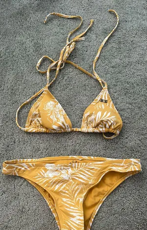 Roxy Bikini Set thumbnail 1