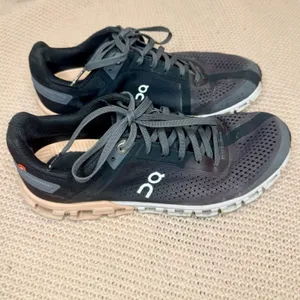 On Cloud Cloudflow Running Shoes in Rock/Rose Colorway Size 7.5 Gently Used! thumbnail 4