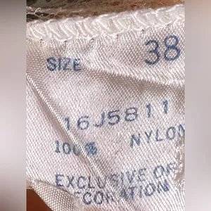 Vintage nightgown with lace detailing in size Small thumbnail 7
