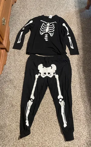Serra Aldi Skeleton Halloween Pajamas thumbnail 1