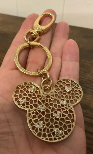 Rare HTF Disney Parks Mickey Mouse Webbed Icon Gold Tone Keychain Keyring Fob thumbnail 1