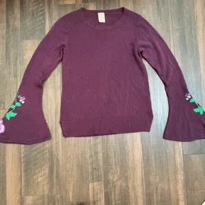 Faded Glory Boho Floral Embroidered Bell Sleeve Sweater Purple S 4-6 Knit Top thumbnail 2