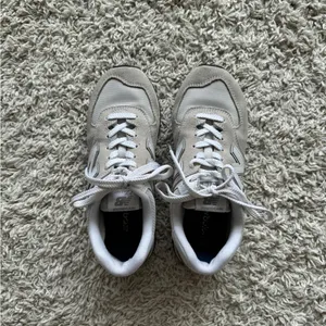 New Balance 574 Sneakers 7.5 thumbnail 9