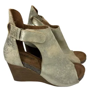Diba True Gold New Year Wedge Sandals sz 6 thumbnail 1