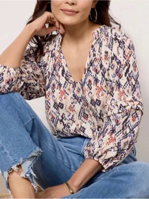 Evereve Printed V-Neck Blouse in Navy, Pink and Cream thumbnail 2