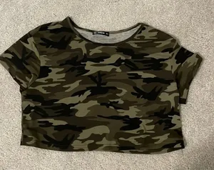 SHEIN Womens Camo Print Short Sleeve Crop‎ Top Tee Olive Green Small 5536692 thumbnail 1