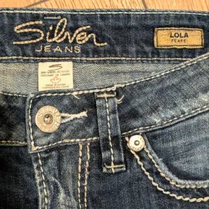 Silver Jeans Lola‎ Flare 27 x 33 Faded Wash Ripped Distressed Denim Studded thumbnail 3